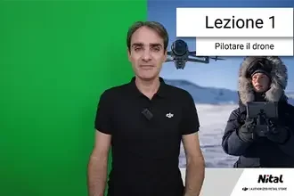 Massimiliano Zeuli sta lavorando alla fase di editing di un progetto audiovisivo.